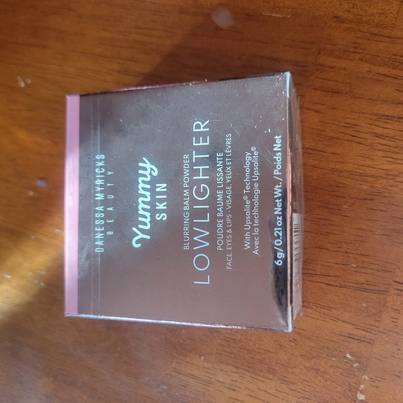Danessa Myricks Beauty Yummy Skin Blurring Balm Powder - Light Pink - Picture 1 of 2